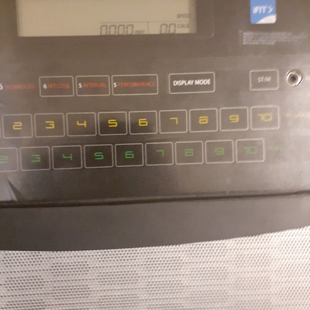 Proform treadmill - Picture 4 of 4